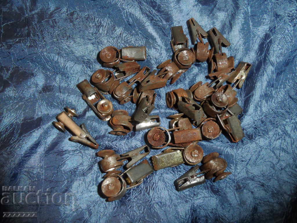 Licitație agrafe vechi pentru perdele