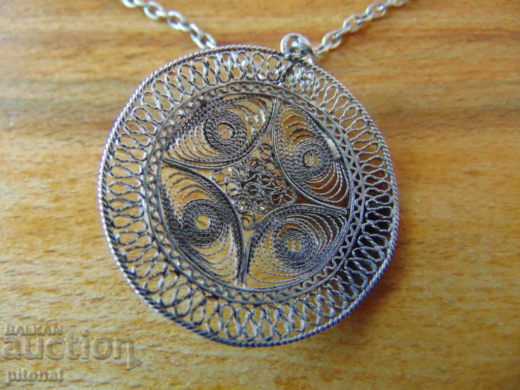 Auction Old silver filigree pendant Auction Old silver filigree pendant