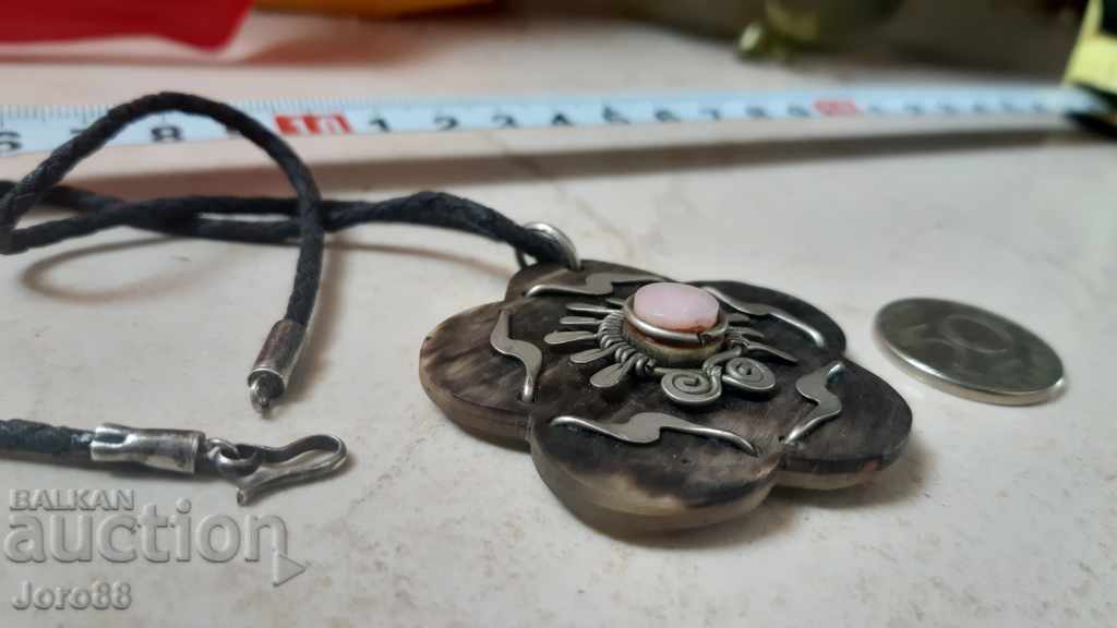 Licitație Vechi, sachan, colier de os, bijuterii, medalion / os