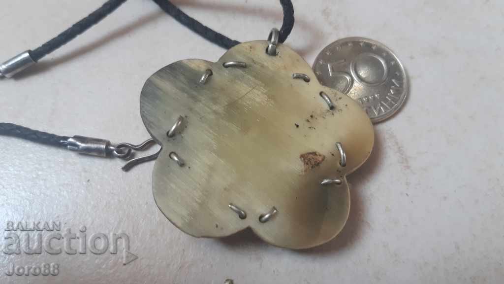 Delivery of Old, sachan, bone necklace, jewelry, locket / bone Delivery of Old, sachan, bone necklace, jewelry, locket / bone