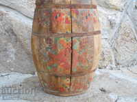 balon de coniac vechi din lemn