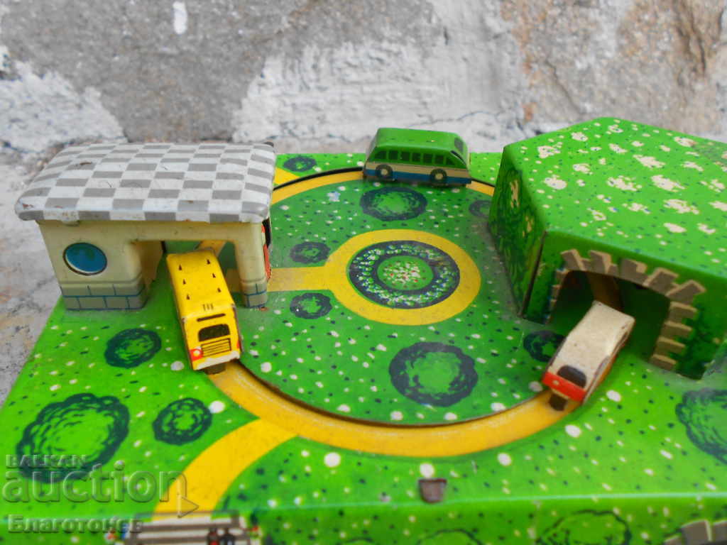 Auction An old tin toy Auction An old tin toy