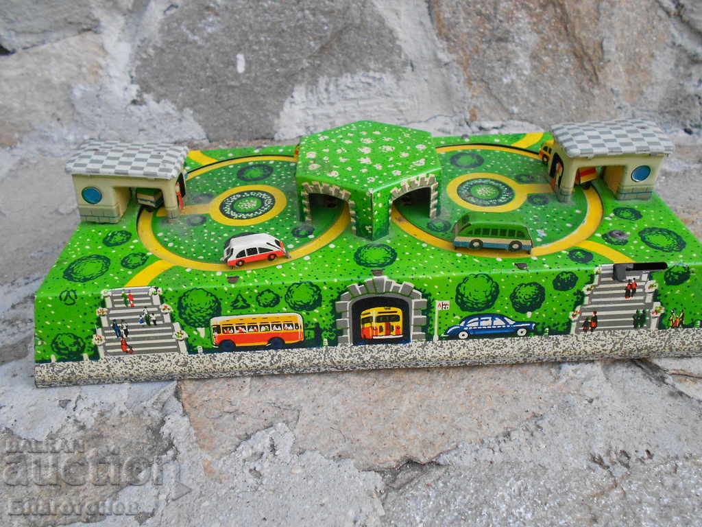 An old tin toy - 6 An old tin toy - 6