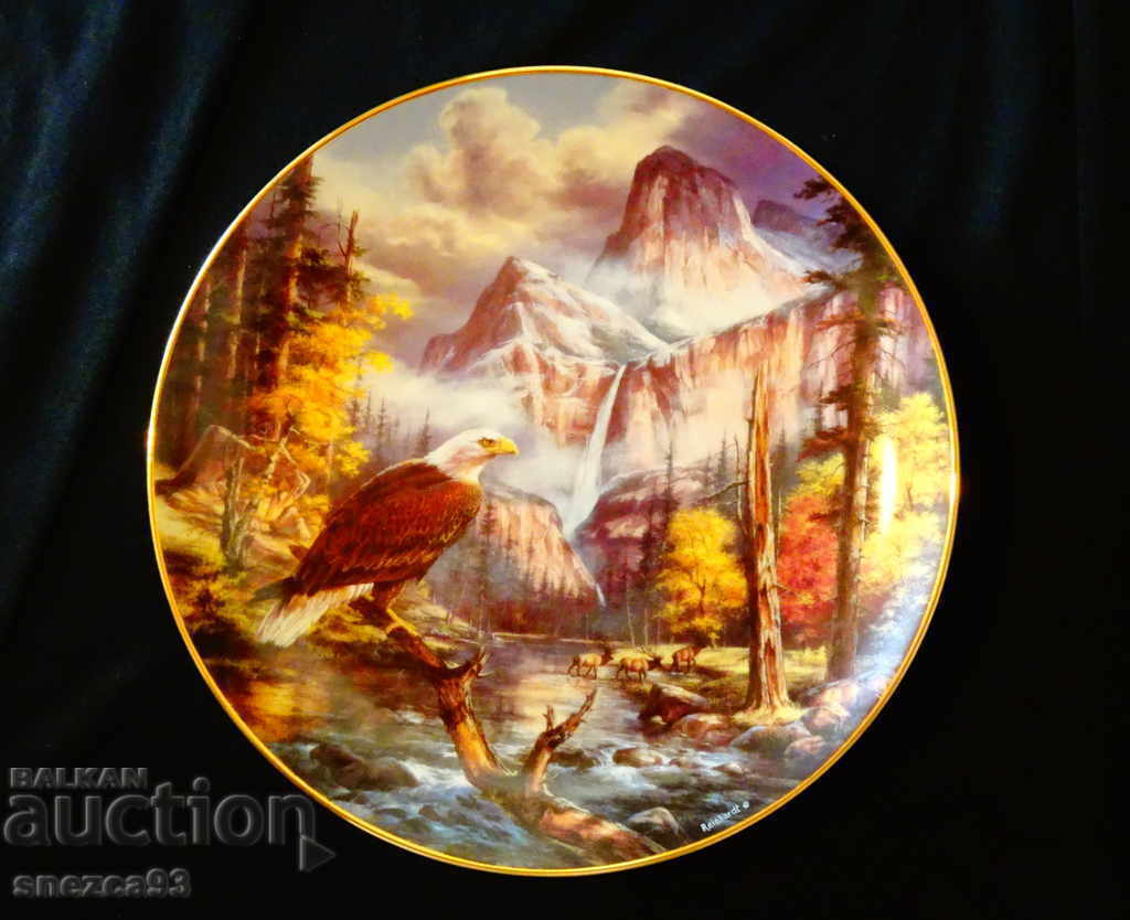 Porcelain wall plate Eagle, gold, certificate, box with price 59.00 BGN | € 30.17 Porcelain wall plate Eagle, gold, certificate, box with price 59.00 BGN | € 30.17