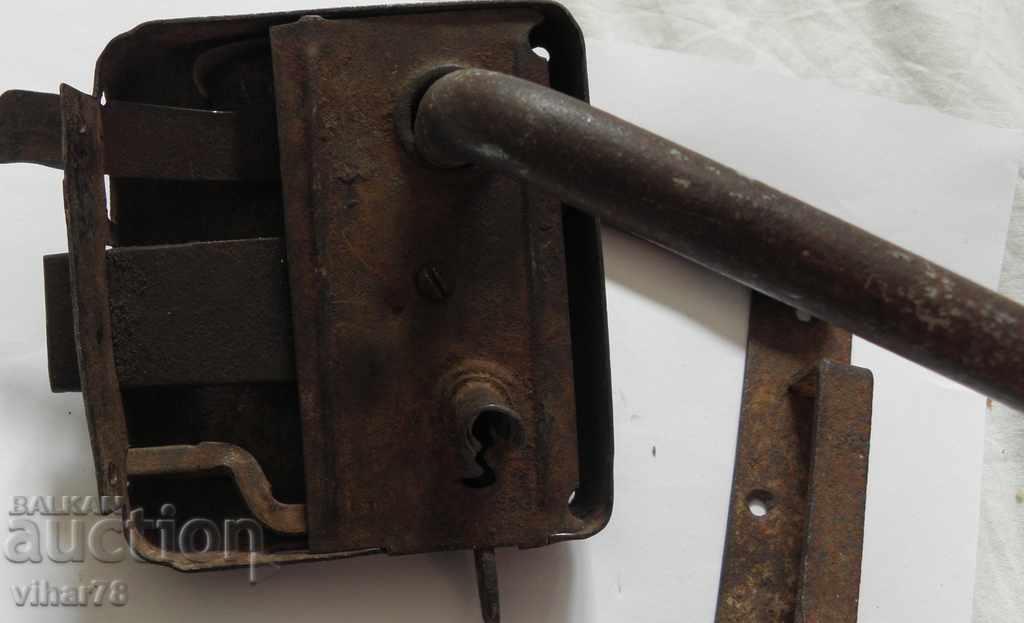 old lock with price 29.99 BGN | € 15.33 old lock with price 29.99 BGN | € 15.33