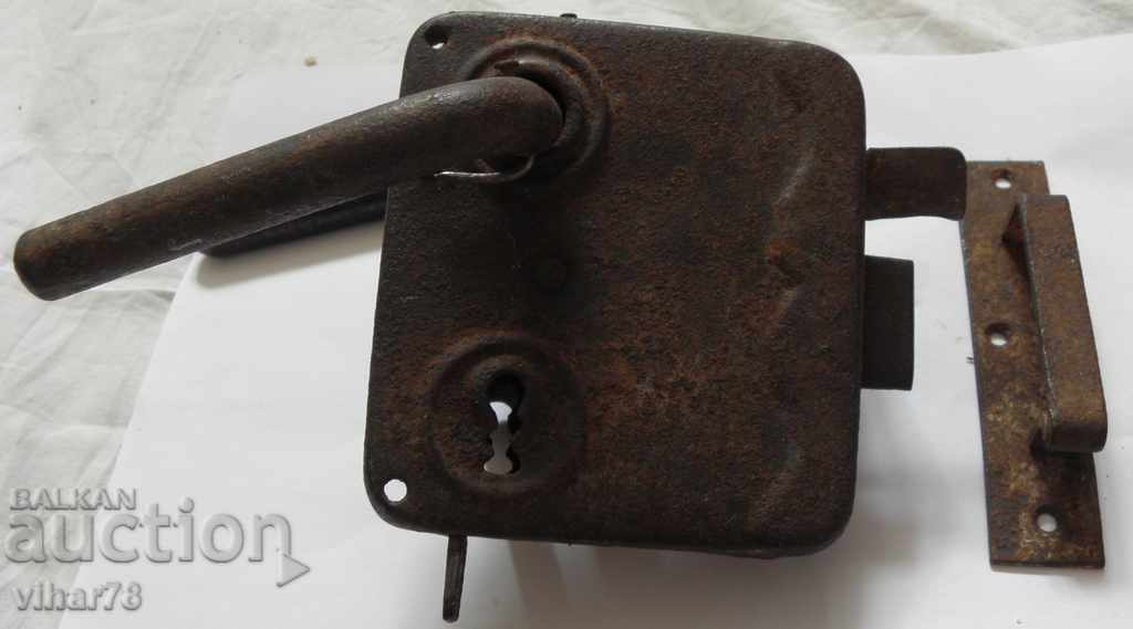 Auction old lock Auction old lock