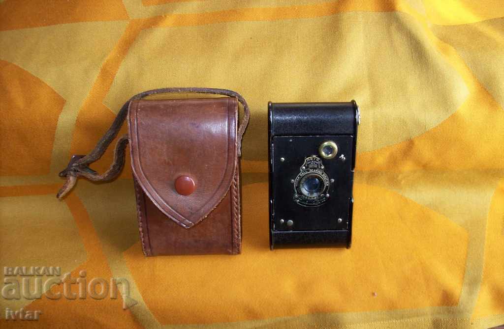 Vintage "KODAK" pocket camera with case with price 100.00 BGN | € 51.13 Vintage "KODAK" pocket camera with case with price 100.00 BGN | € 51.13