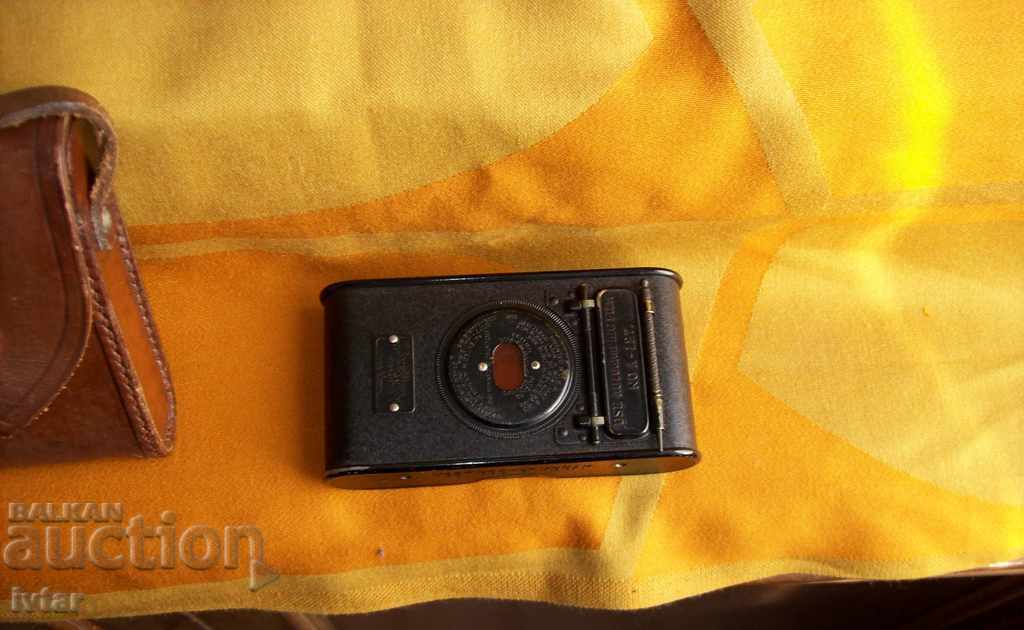 Delivery of Vintage "KODAK" pocket camera with case Delivery of Vintage "KODAK" pocket camera with case