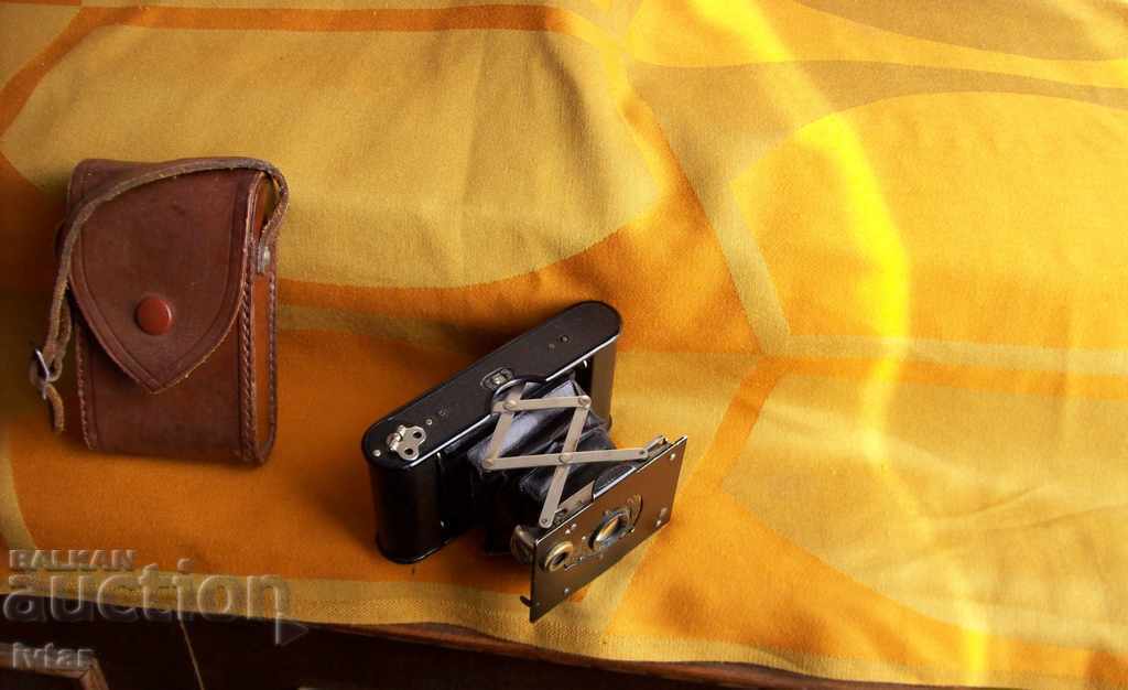 Старинен джобен фотоапарат "KODAK" с калъф