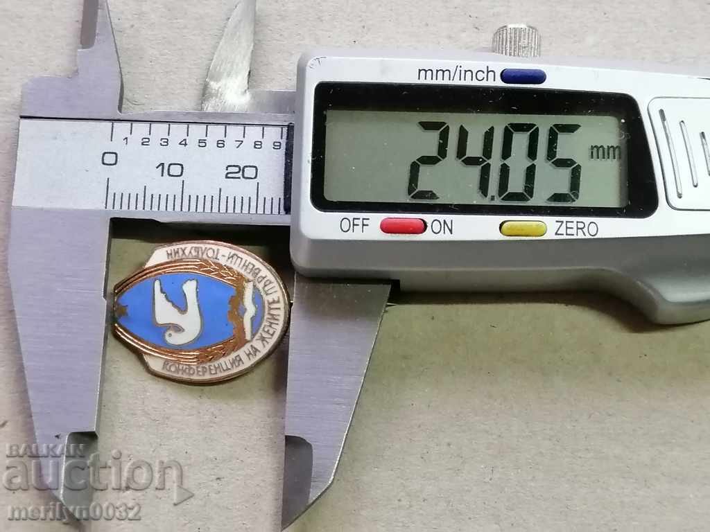 Delivery of Breastplate Women's Conference Champions Medal Badge Delivery of Breastplate Women's Conference Champions Medal Badge