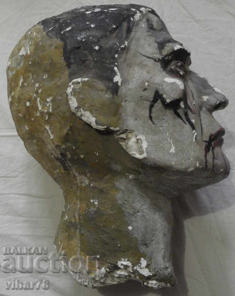 Delivery of An old plaster bust of Dracula