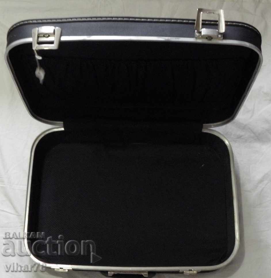 Δημοπρασία βαλίτσα με δύο πλήκτρα Δημοπρασία βαλίτσα με δύο πλήκτρα