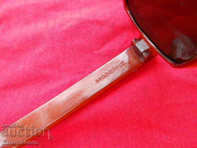 Auction  Old sunglasses