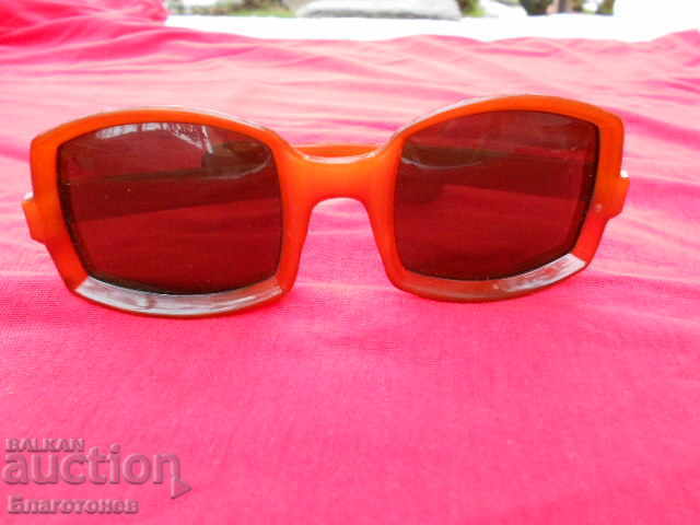 Delivery of Old sunglasses