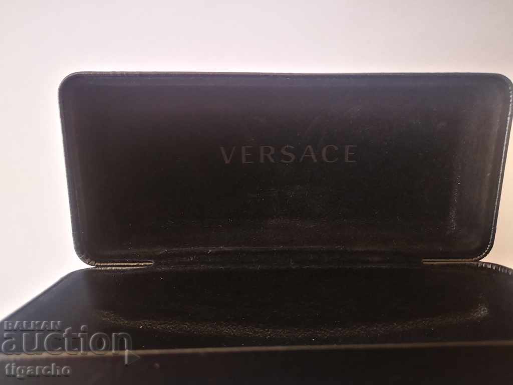 Cutie pentru ochelari VERSACE cu preț 35.00 BGN | € 17.90