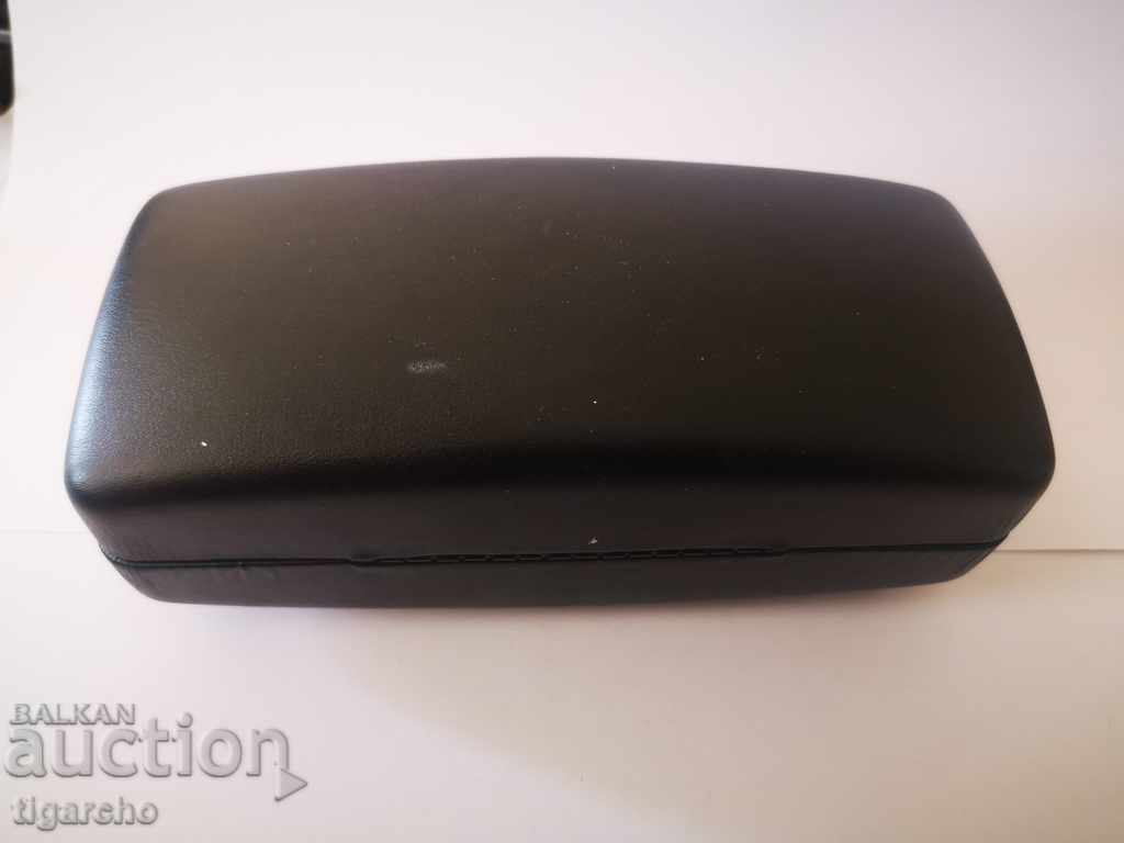 Licitație Cutie pentru ochelari VERSACE