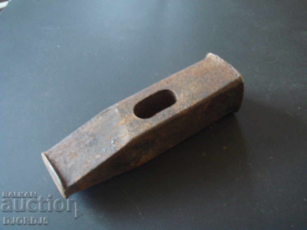 Delivery of An old hammer Delivery of An old hammer