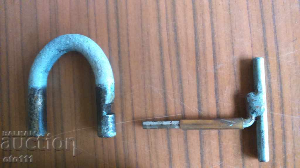 Auction OLD PADLOCK Auction OLD PADLOCK