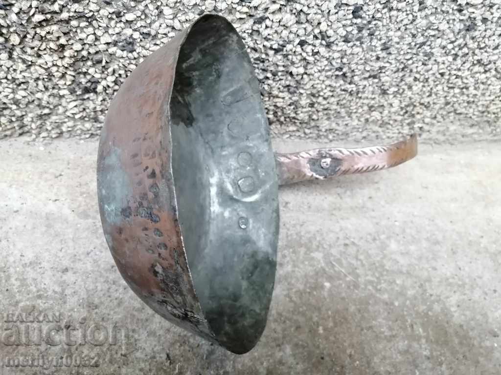 An old copper pan, a baker, a tray, a copper pot - 5 An old copper pan, a baker, a tray, a copper pot - 5