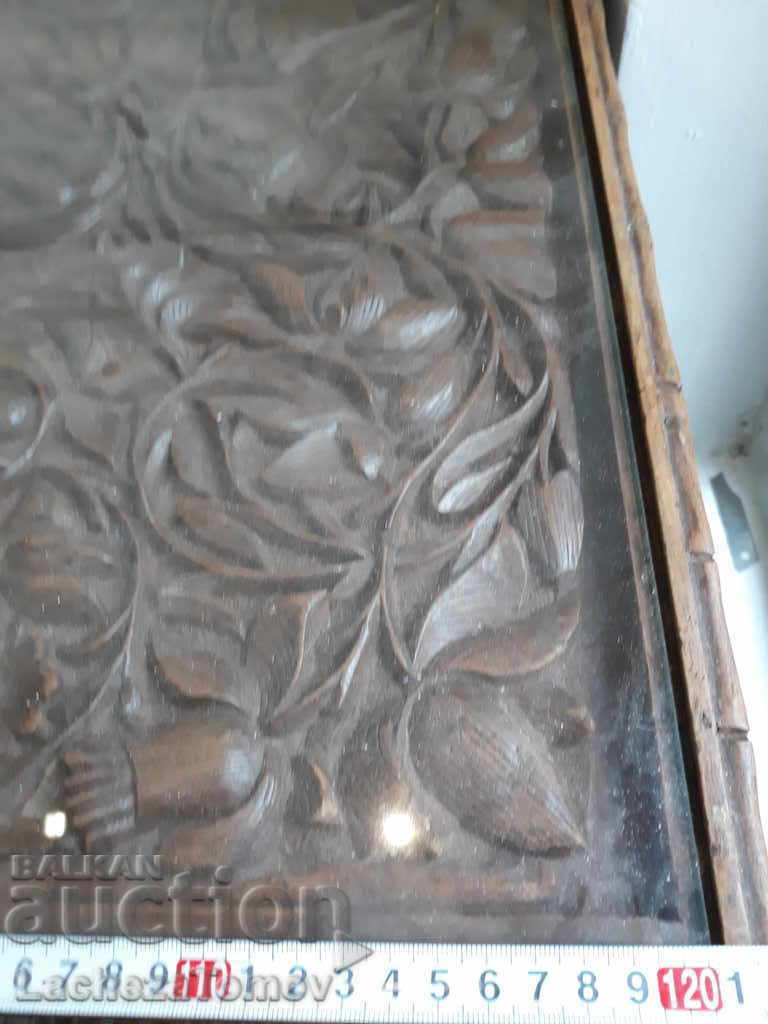 Παράδοση Ένα εξαιρετικά όμορφο ακριβό τραπέζι Παράδοση Ένα εξαιρετικά όμορφο ακριβό τραπέζι