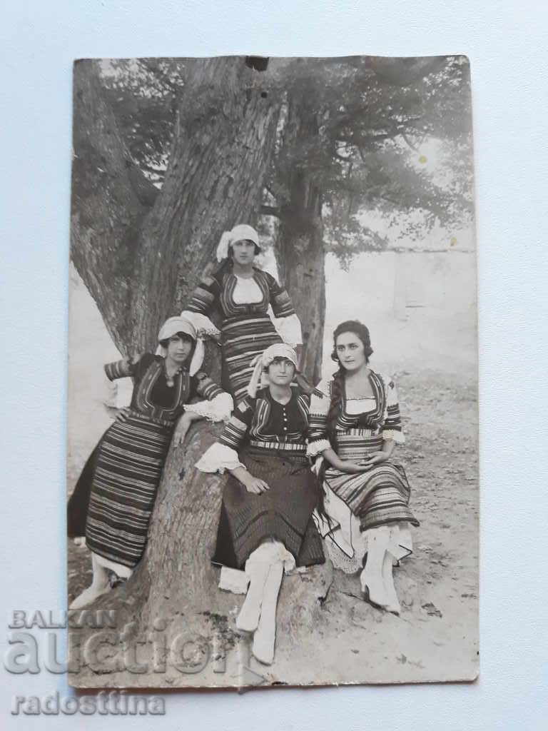 Стара снимка 1926 г. Земенски манастир народна носия