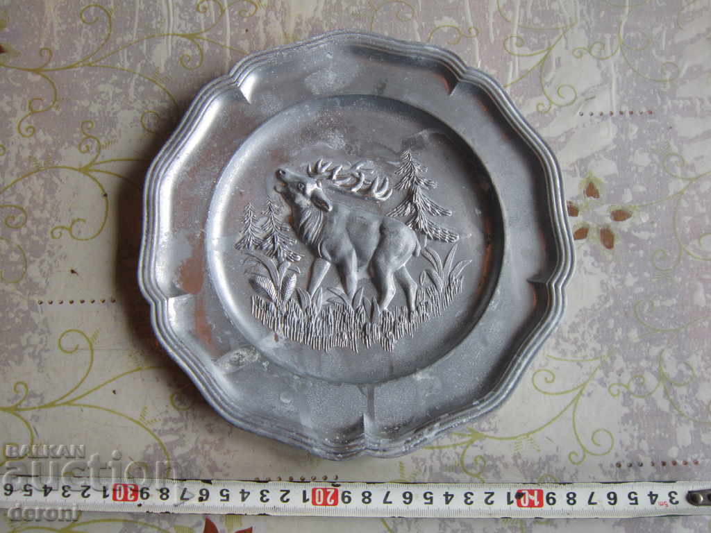 Unique tin plate deer wall panel
