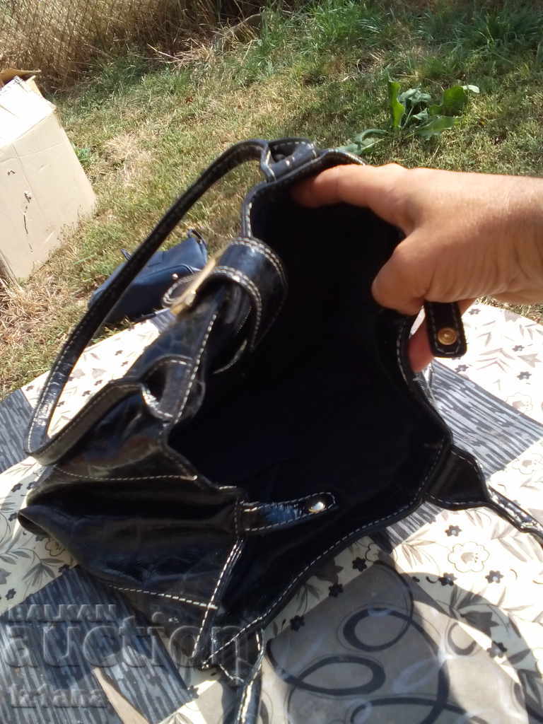 Delivery of Handbag Delivery of Handbag