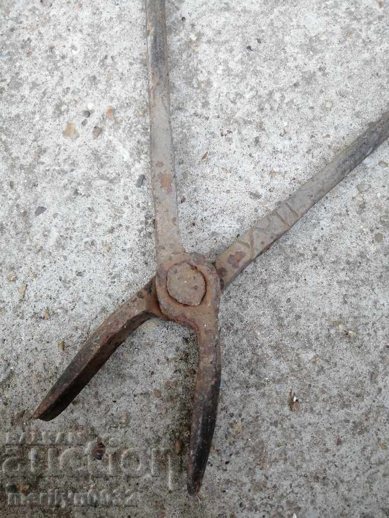Clești de fierar unealtă din fier forjat cu preț € 39.65 | 77.55 BGN