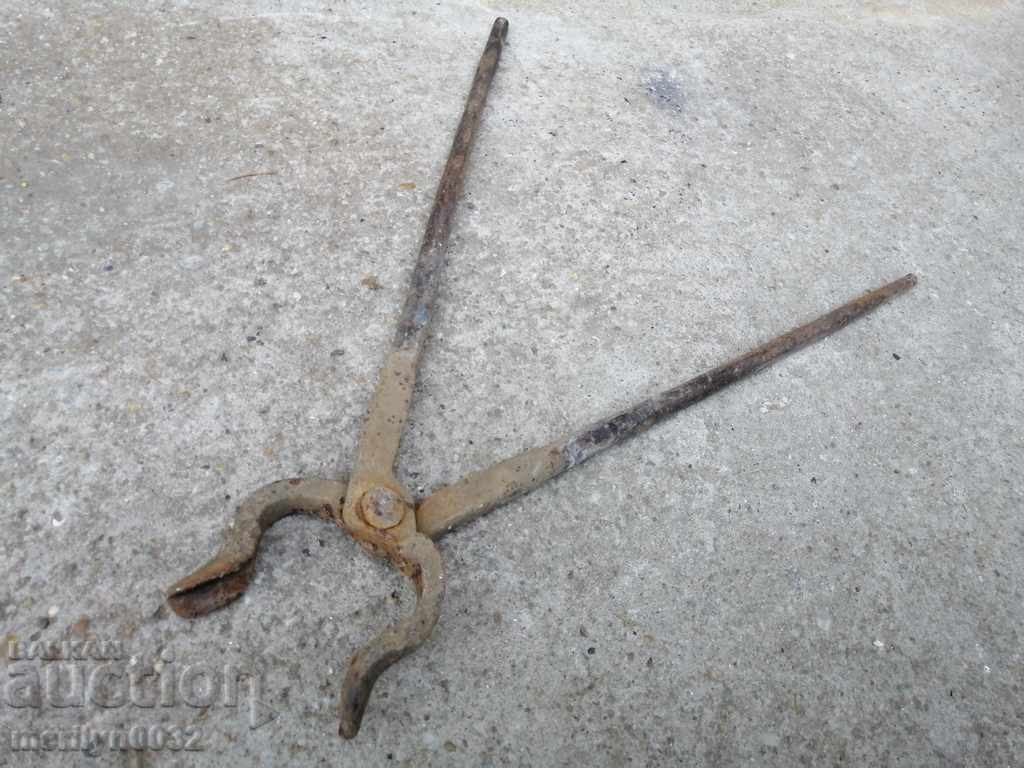 Auction Forging pliers wrought iron tool Auction Forging pliers wrought iron tool