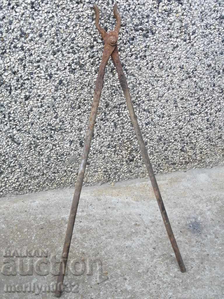 Auction Blacksmith's tongs wrought iron tool Auction Blacksmith's tongs wrought iron tool