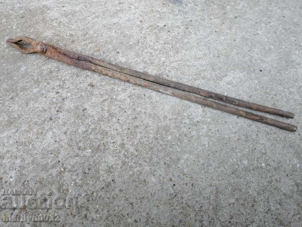 Delivery of Blacksmith's tongs wrought iron tool Delivery of Blacksmith's tongs wrought iron tool