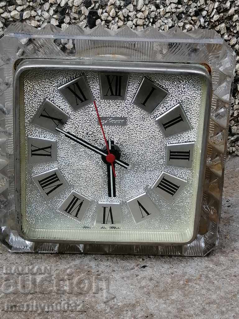 Стар настолен часовник МАЯК будилник от соца