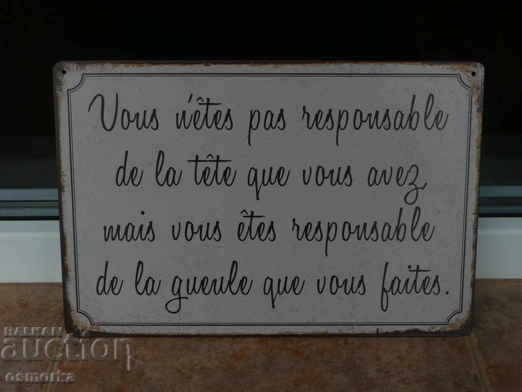 Mesaj de inscripție pe placă metalică în franceză