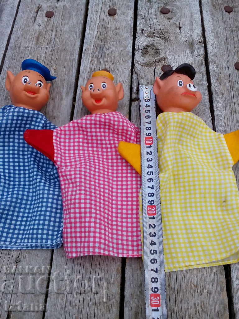Auction  Old dolls for puppet theater, The Three Little Pigs