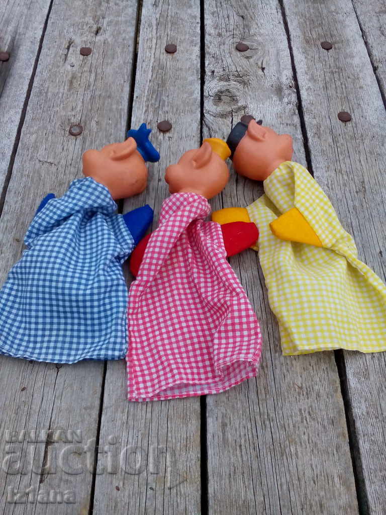 Delivery of Old dolls for puppet theater, The Three Little Pigs