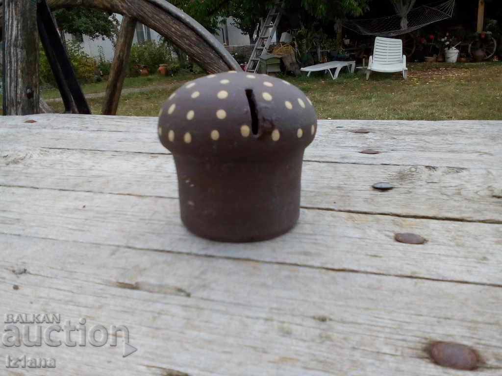 Old ceramic piggy bank with price 22.00 BGN | € 11.25 Old ceramic piggy bank with price 22.00 BGN | € 11.25