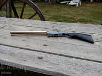 O jucărie veche pentru copii, o pușcă