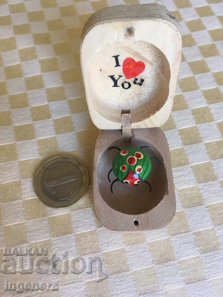 SUVENIR-PĂIANJEN CARE SE CLATINĂ-NOU cu preț € 2.00 | 3.91 BGN SUVENIR-PĂIANJEN CARE SE CLATINĂ-NOU cu preț € 2.00 | 3.91 BGN