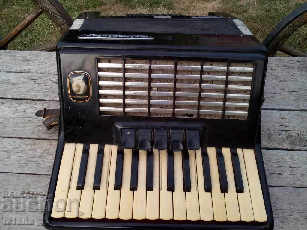 Weltmeister Stella Accordion with price 330.00 BGN | € 168.73 Weltmeister Stella Accordion with price 330.00 BGN | € 168.73