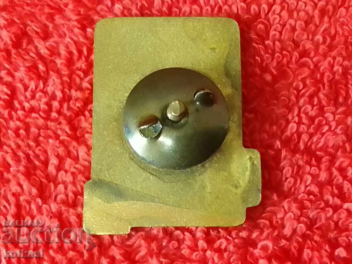 Auction  Old social badge enamel on screw TOURIST - NRB the big one