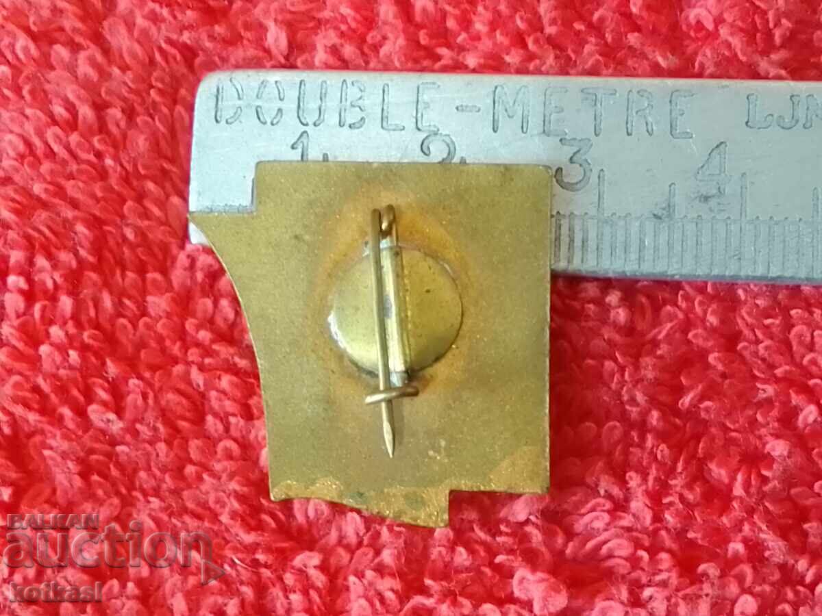 Old massive bronze enamel badge 50 years OCTOBER LENIN with price 15.50 BGN | € 7.93 Old massive bronze enamel badge 50 years OCTOBER LENIN with price 15.50 BGN | € 7.93