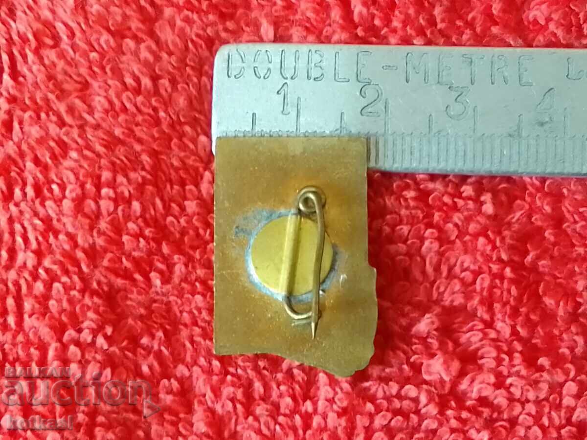 Παλαιό κοινωνικό σήμα σμάλτο ΓΙΑ ΤΗΝ ΚΟΜΜΟΥΝΙΣΤΙΚΗ ΕΡΓΑΣΙΑ με τιμή 3.50 BGN | € 1.79 Παλαιό κοινωνικό σήμα σμάλτο ΓΙΑ ΤΗΝ ΚΟΜΜΟΥΝΙΣΤΙΚΗ ΕΡΓΑΣΙΑ με τιμή 3.50 BGN | € 1.79