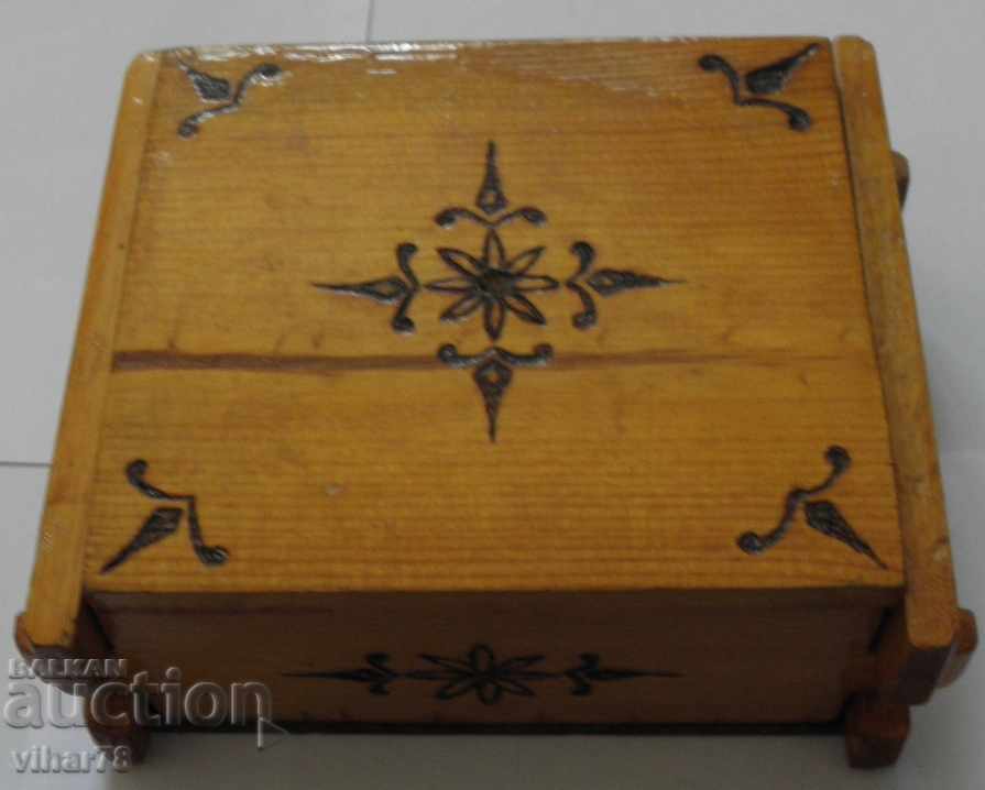 ξύλινο κουτί
