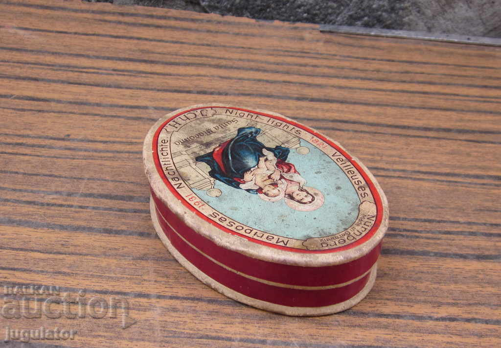 Delivery of ancient old German church box with icon from 1931. Delivery of ancient old German church box with icon from 1931.