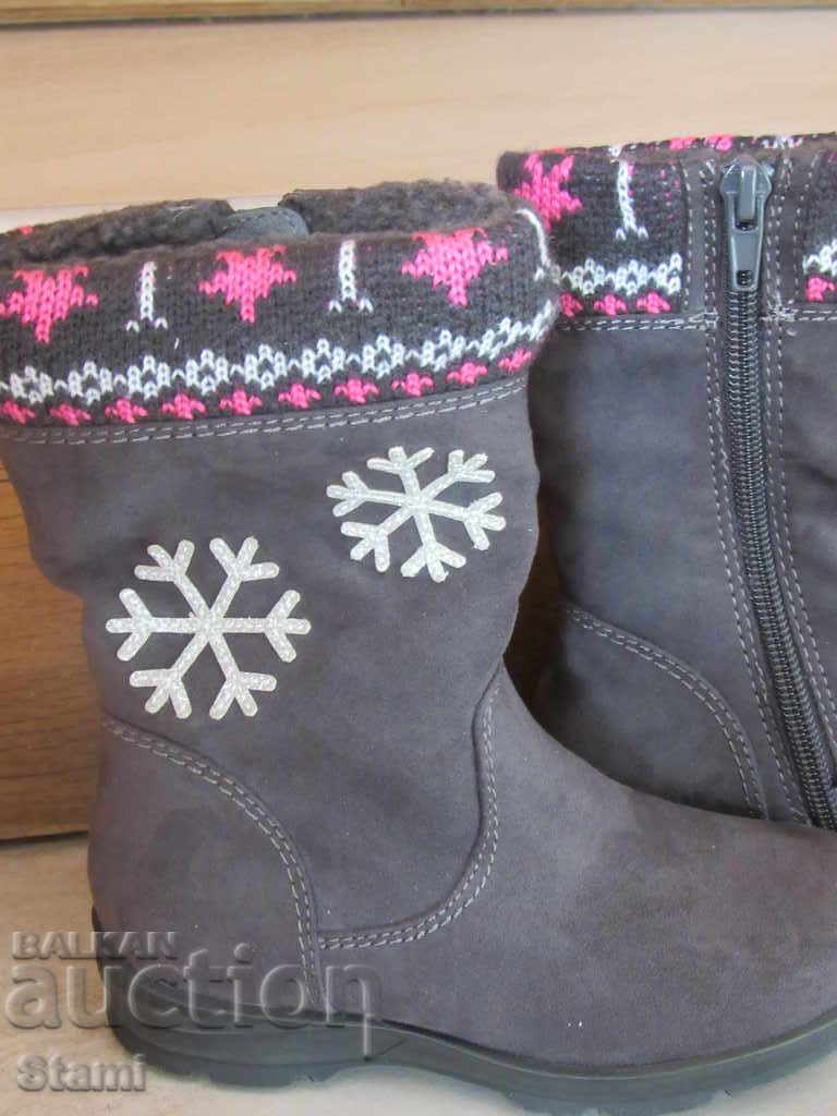 Cizme pentru copii CAPCAKE, numărul 26, nou cu preț 28.00 BGN | € 14.32 Cizme pentru copii CAPCAKE, numărul 26, nou cu preț 28.00 BGN | € 14.32