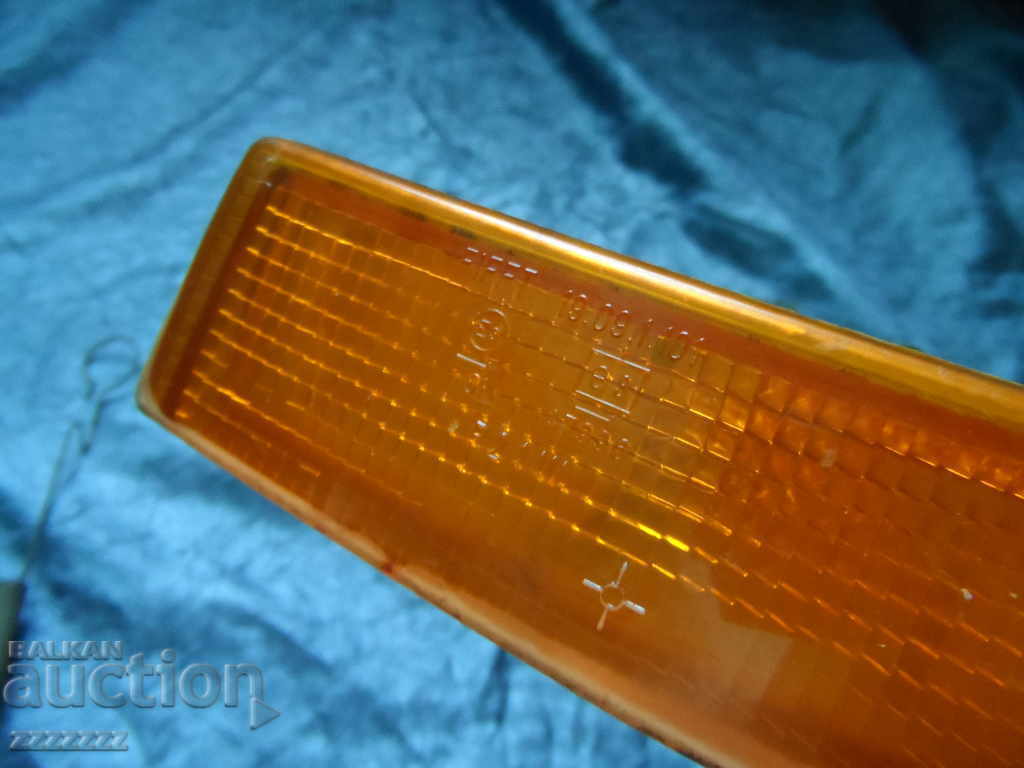 Livrarea retro - far, stop, semnalizare