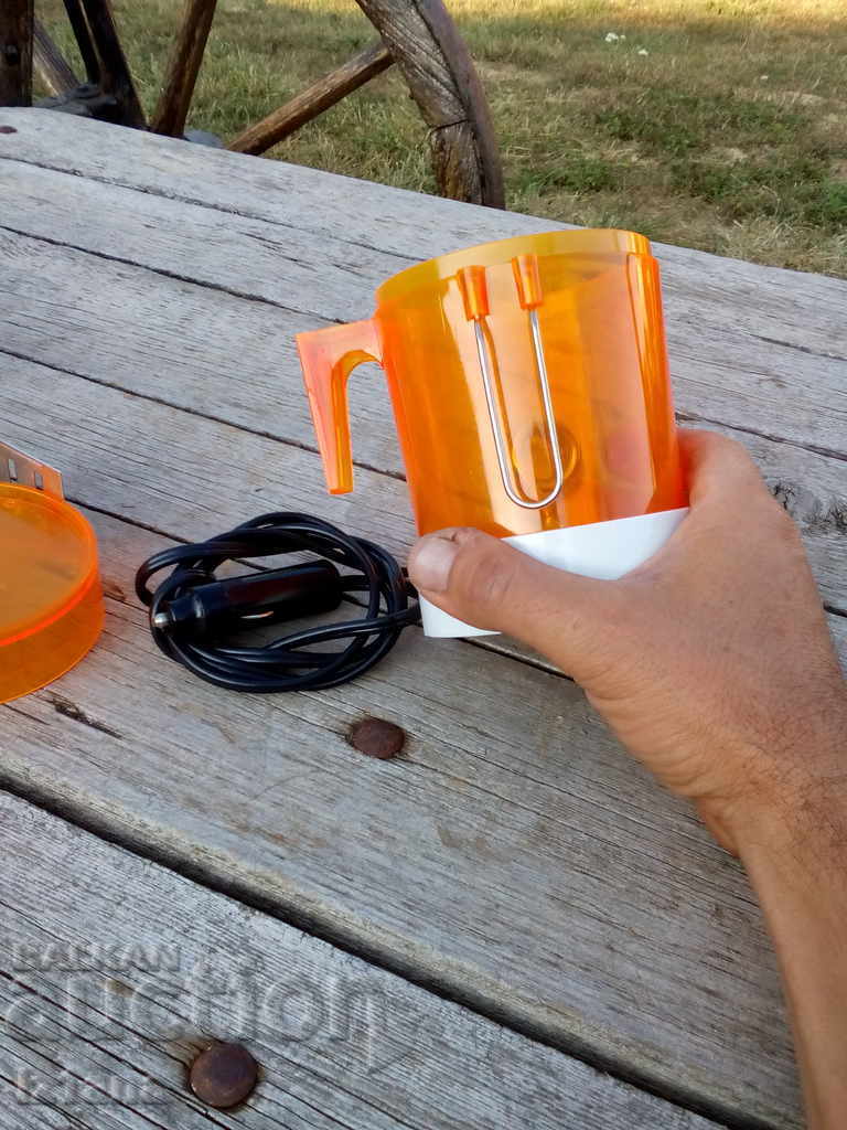 Livrarea Filtrul de cafea veche pentru o mașină Livrarea Filtrul de cafea veche pentru o mașină