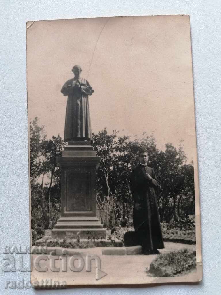 Стара снимка Поп Ватикана за Братовчед България
