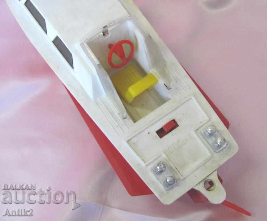 Auction 70s Toy Motorboat with motor Auction 70s Toy Motorboat with motor