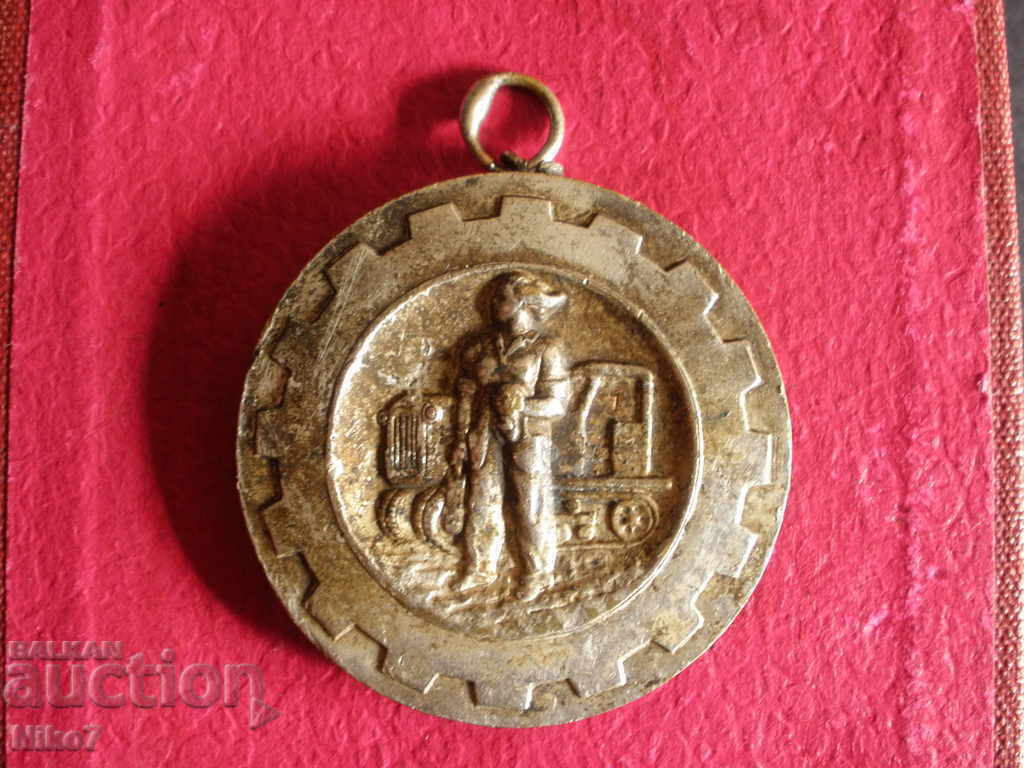 Delivery of Medal from the Soc for "Labor Excellence". Delivery of Medal from the Soc for "Labor Excellence".